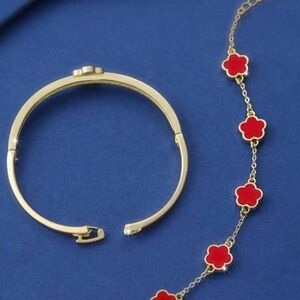 Fashionable & Personalized Five-Petal Flower Cubic Zirconia Decor Bracelet Set